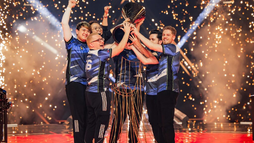 Evil Geniuses VCT Valorant Champions 2023 trophé